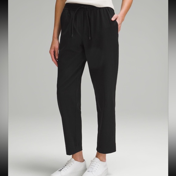 lululemon athletica Pants - NWT Lululemon Tapered-Leg Mid-Rise 7/8 Luxtreme Pant Sz Medium Black